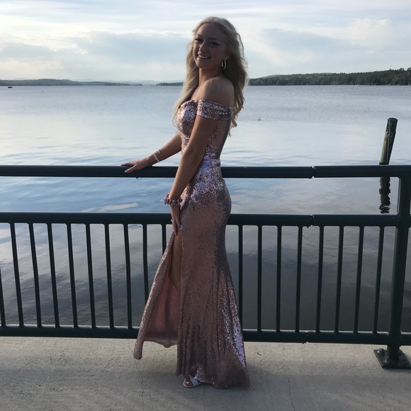 Beautiful sequin prom dress. Size 1/2 B. Darlin - Picture 6 of 8